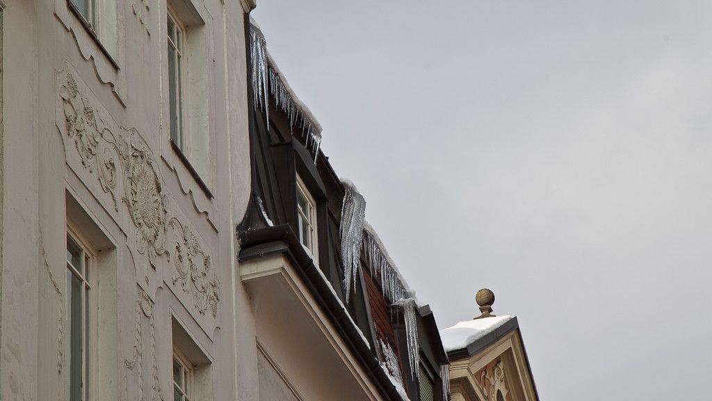 Siebenstädterstraße: Eiszapfen entfernt