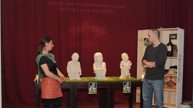Polit-Zwerge versteigert