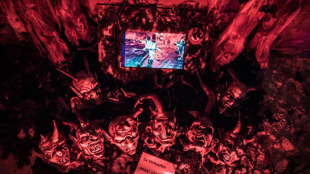 Maskenausstellung in der Alten Saline