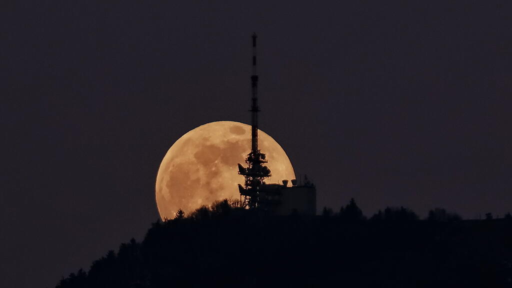 Supermond in Salzburg am 26. April 2021