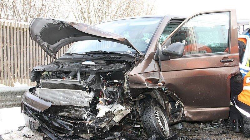 Fünf Verletzte nach Crash auf B20
