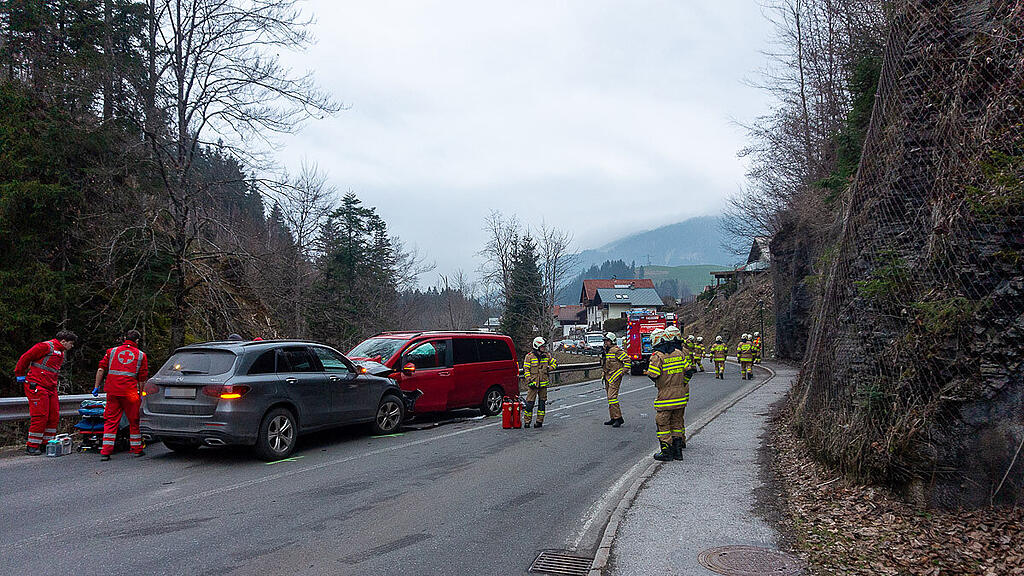 Frontalcrash auf B166 in Annaberg