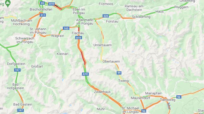 Schnee und Verkehr auf A10