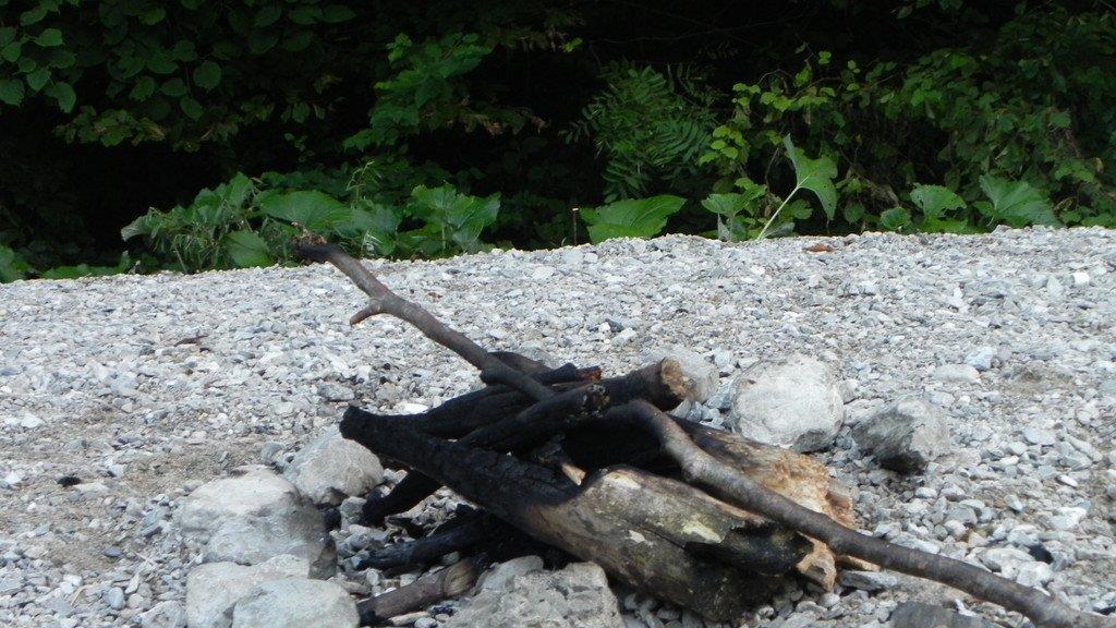 Strubklamm: Müllberge & Feuerstellen