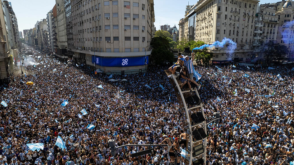 Argentinien ist Fu\u00dfball-Weltmeister: Party in Buenos Aires