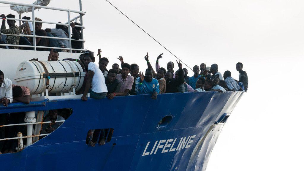 "Lifeline" irrt durch Mittelmeer