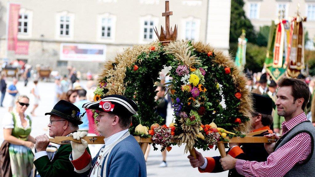 Erntedank-Umzug in der Mozartstadt