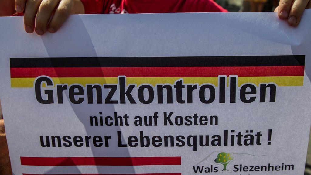 Demo gegen Stauflüchtlinge