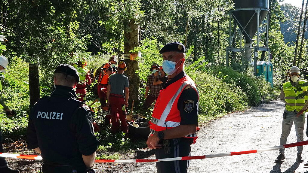Polizeigro\u00dfeinsatz in Bad Vigaun
