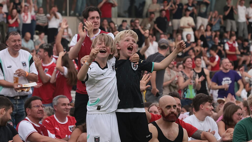 Public Viewing in Salzburg: Österreich vs. Polen