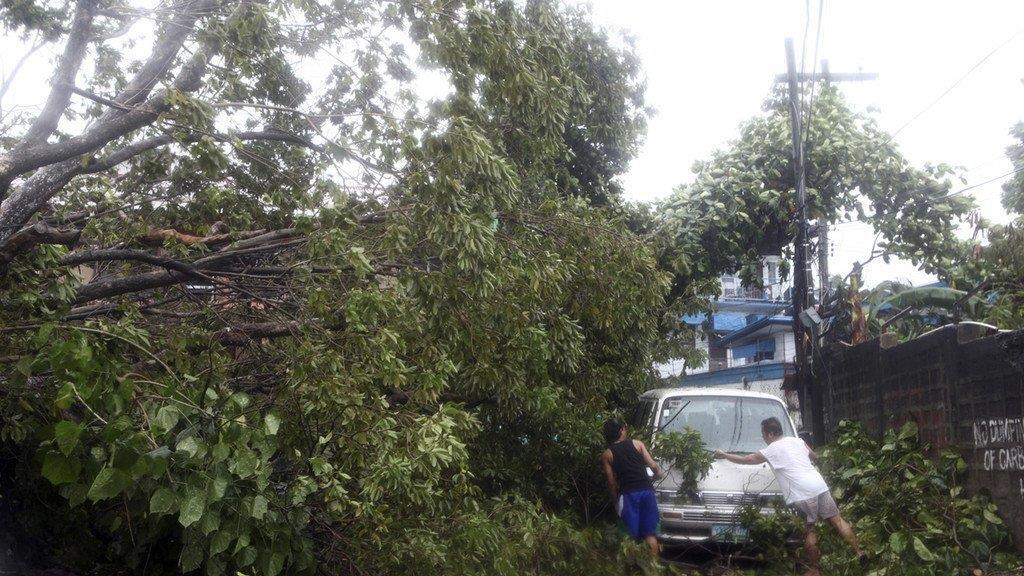 Super-Taifun Haiyan trifft Philippinen: Massenevakuierungen