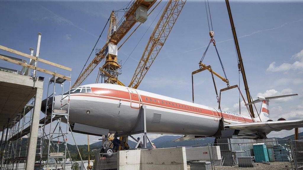 Grazer Hotel mit Flugzeug am Dach