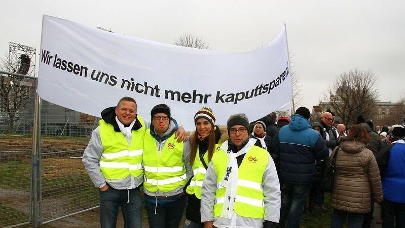 Salzburger demonstrieren in Wien