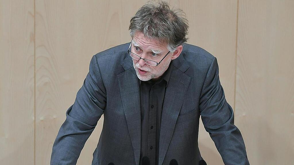 Alfred Noll will einen Antrag im Parlament einbringen