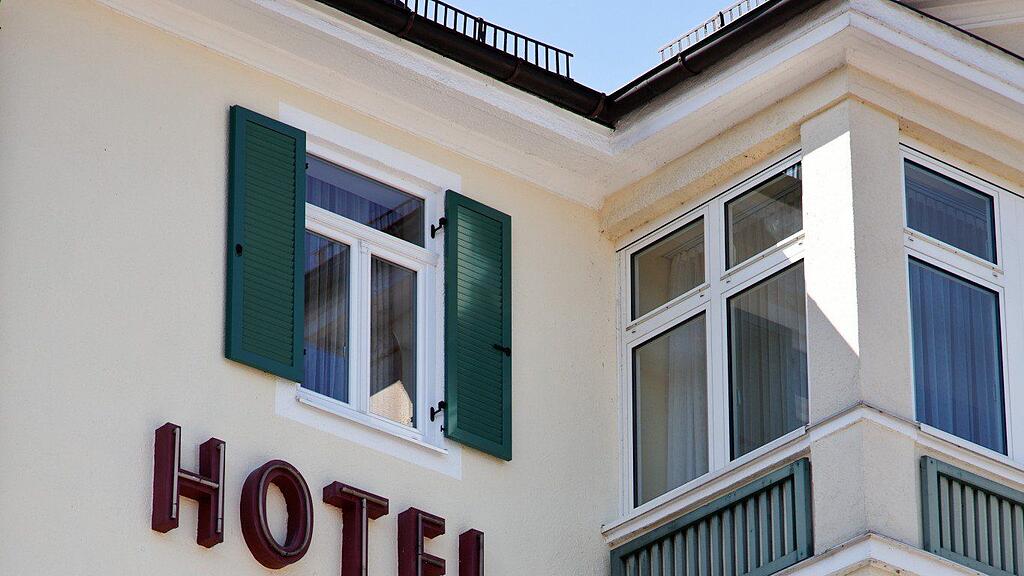 Die sechsköpfige Familie reiste unbemerkt aus dem Hotel ab ohne zu bezahlen.