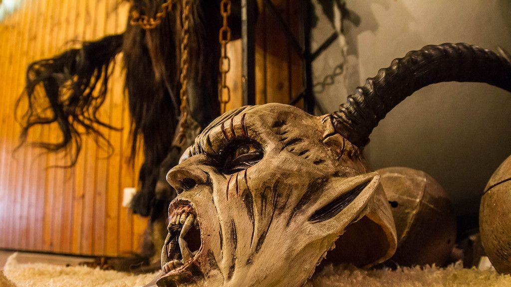 Maskenausstellung der Maxglaner Teufel