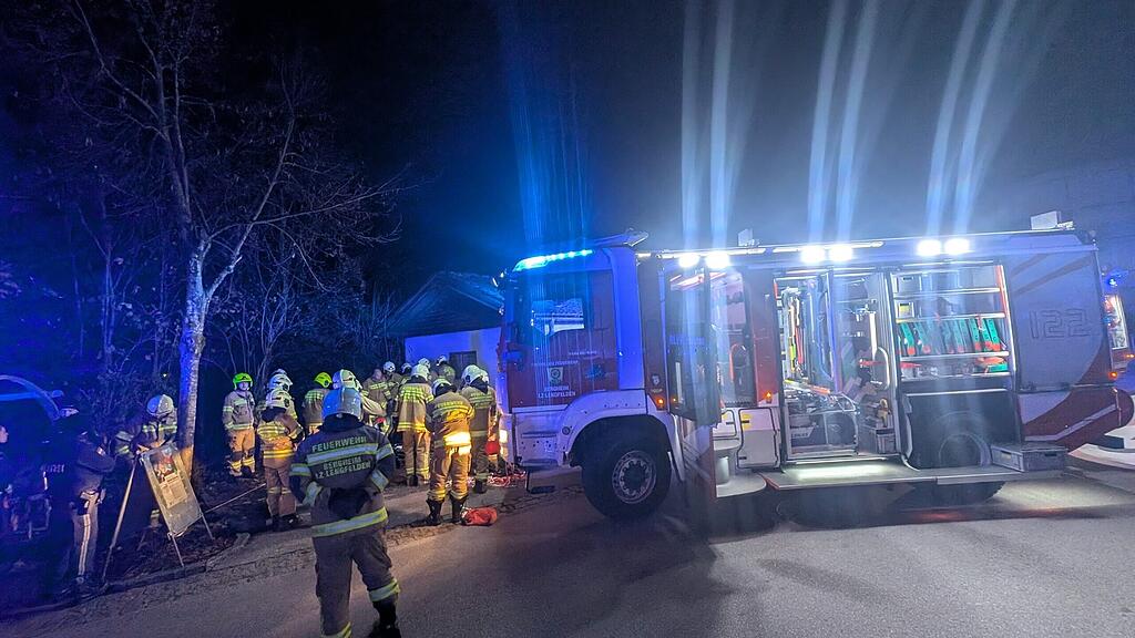 Absturz über steile Böschung löst Feuerwehreinsatz in Bergheim aus