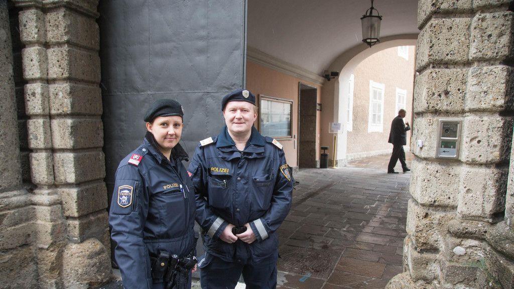 Polizisten bewachen Landtag