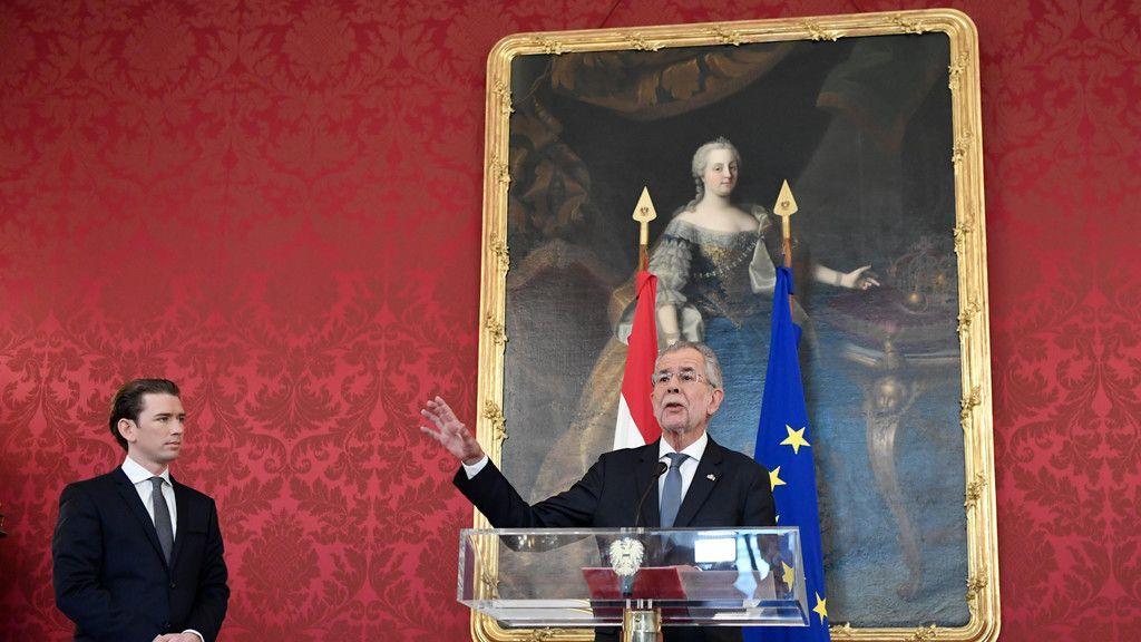 Van der Bellen beauftragt Kurz mit Regierungsbildung