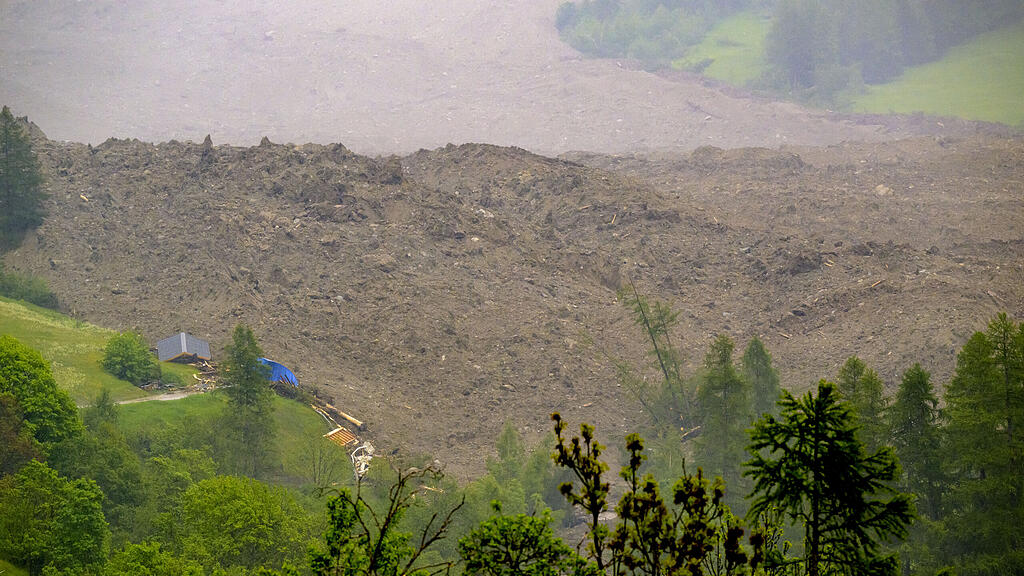 Gletschersturz begräbt Schweizer Dorf Blatten unter sich