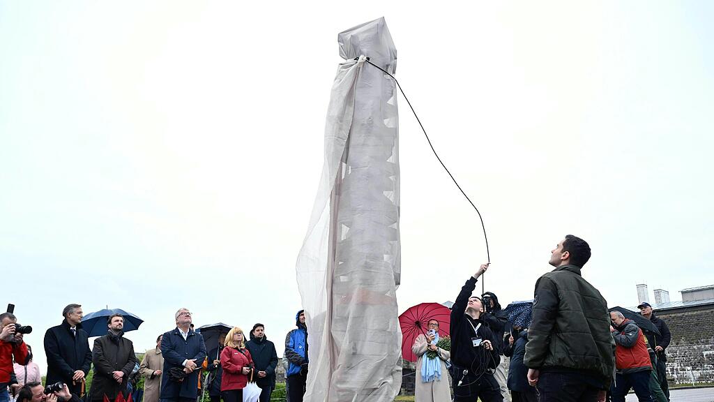 ENTHLLUNG DER AUSSENLAGER-STELE AM AREAL DER KZ-GEDENKSTTTE MAUTHAUSEN