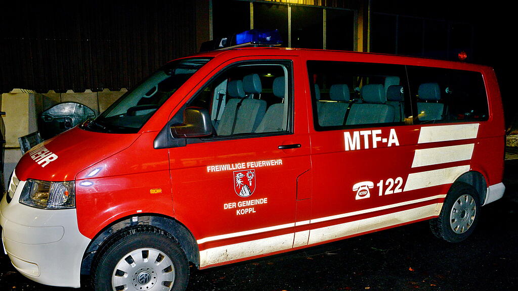 Feuerwehr Friedenslicht\u00fcbergabe im Bezirk Flachgau