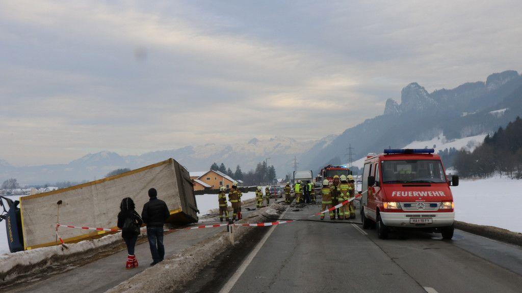 Schwerer Unfall auf der B159 fordert ein Todesopfer