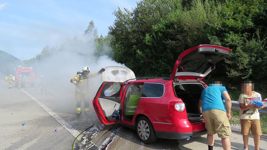 Fahrzeugbrand auf A10 in Pfarrwerfen