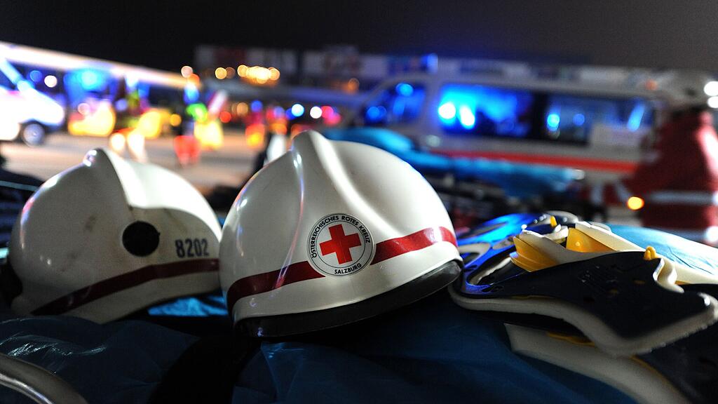 Die Rettungskräfte kämpften lange um das Leben des 55-Jährigen. (Themenbild)