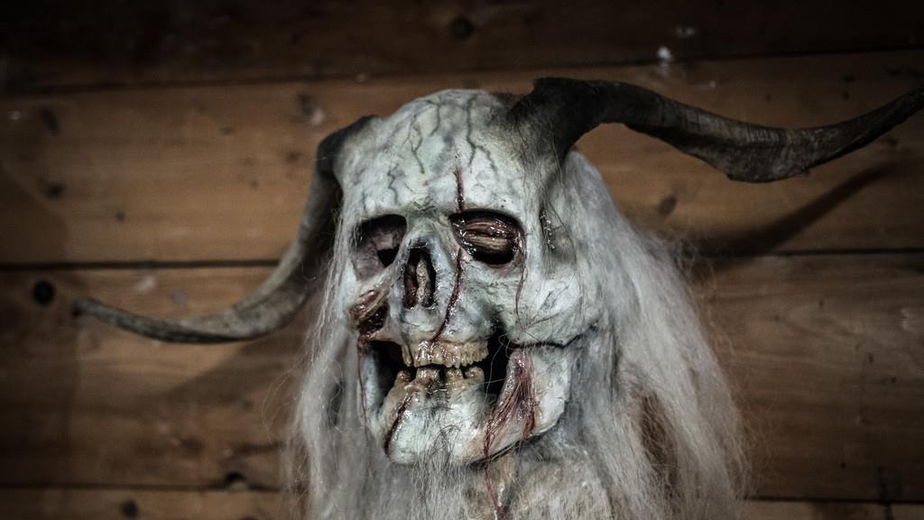 Maskenausstellung in der Alten Saline