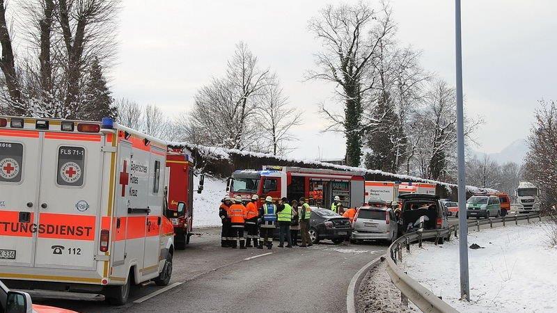 Fünf Verletzte nach Crash auf B20