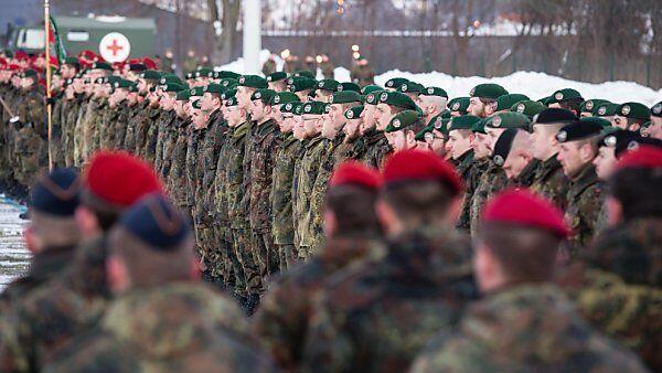 Verabschiedung der Soldaten nach Litauen