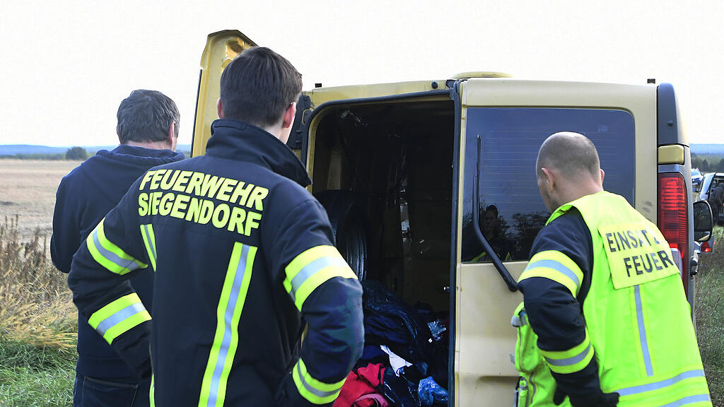 BURGENLAND ZWEI TOTE FLÜCHTLINGE IN KLEINBUS AN BURGENLÄNDISCHER GRENZE ENTDECKT =(4).jpg