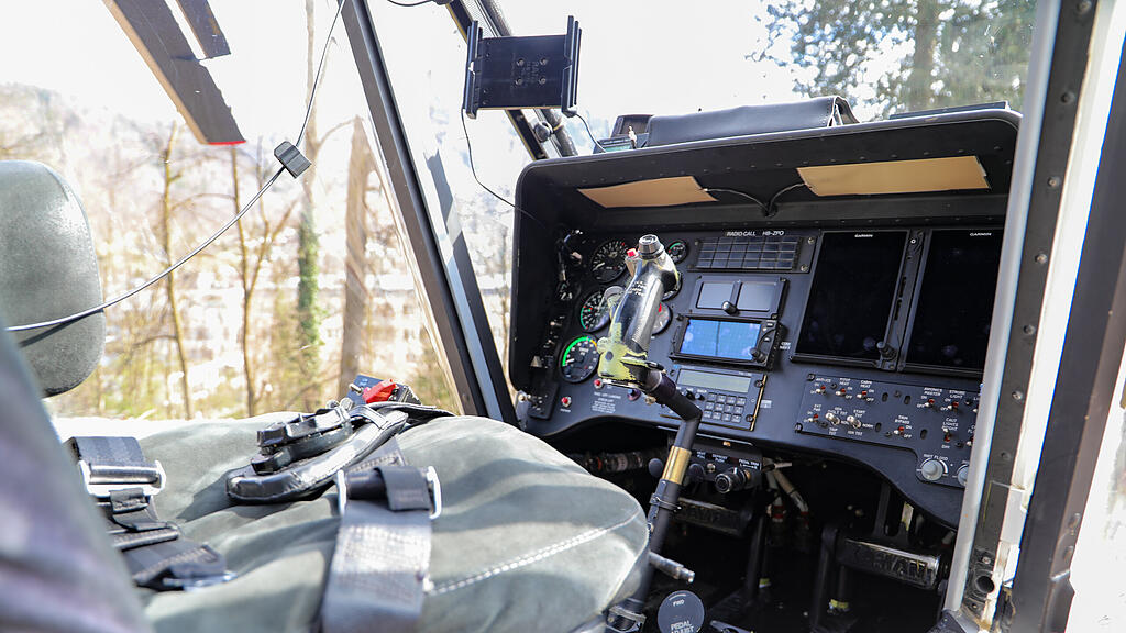 Baumfällungen per Hubschrauber am Kapuzinerberg
