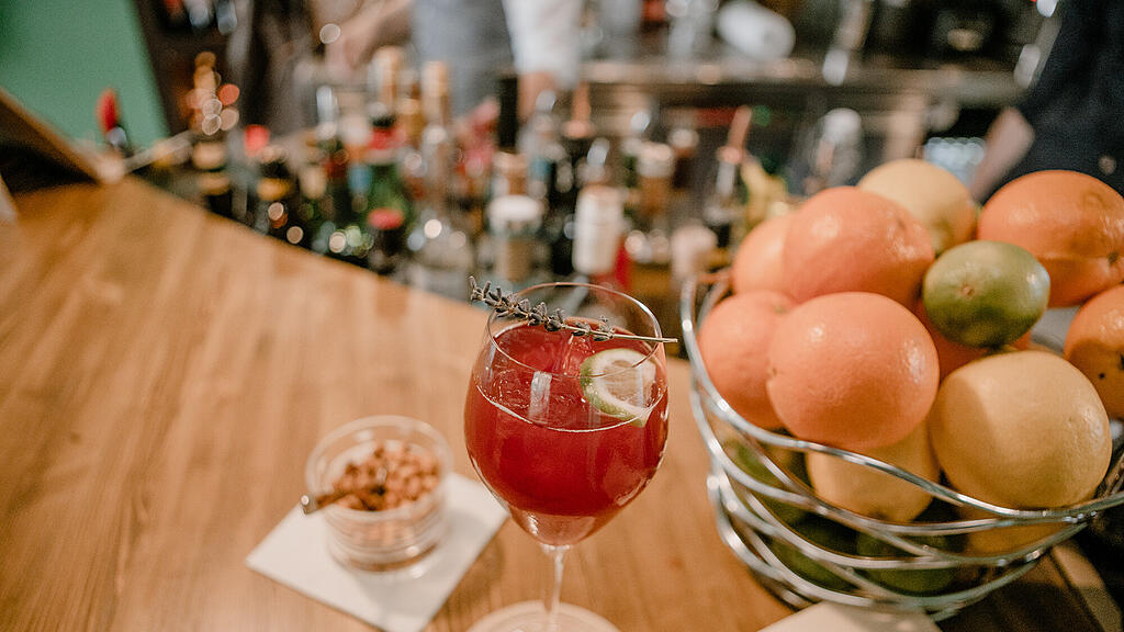 Burdock, Bar