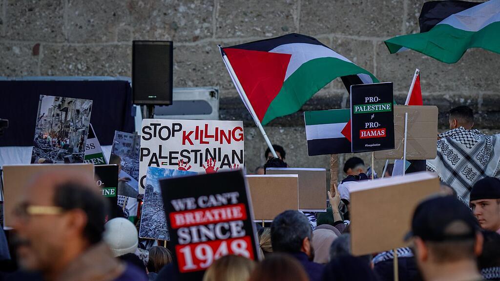 Demo in Salzburg f\u00fcr Bewohner von Gaza