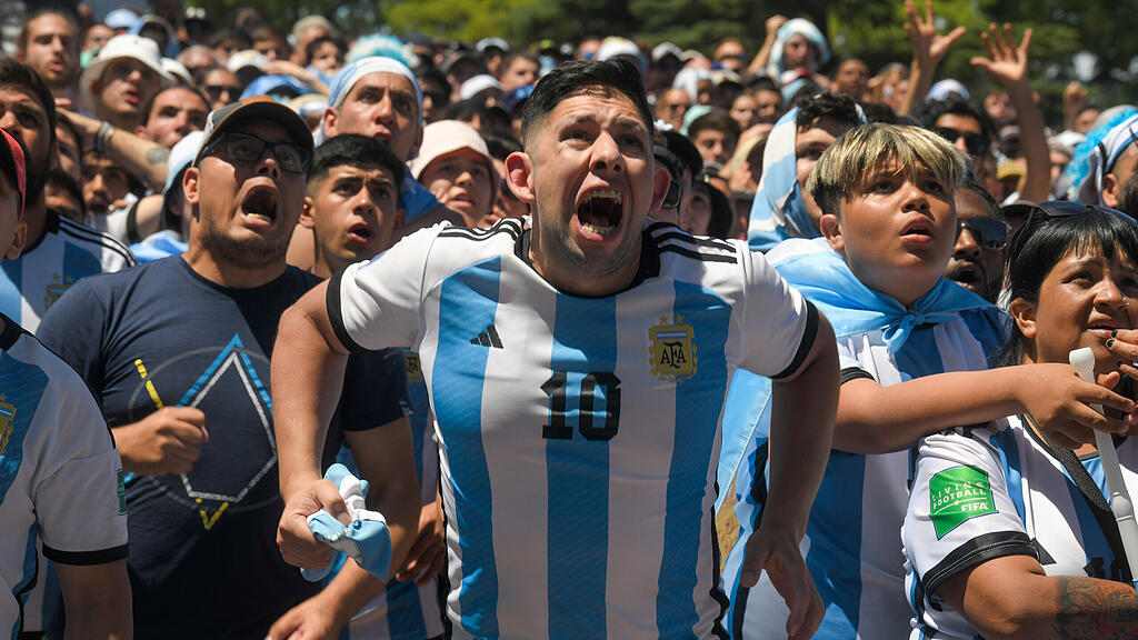 Argentinien ist Fu\u00dfball-Weltmeister: Party in Buenos Aires