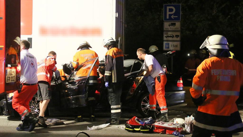Piding: 20-Jähriger kracht alkoholisiert mit Pkw in Sattelzug
