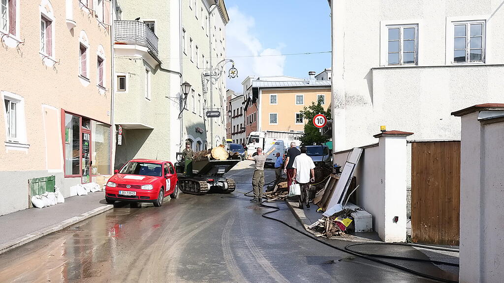 Aufr\u00e4umarbeiten in Hallein