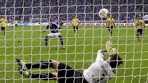 Weidenfeller bei Boatengs Elfmeter zur Stelle