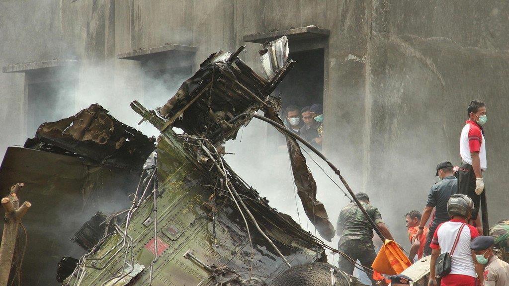 Militärmaschinen-Absturz in Indonesien: Mehr als hundert Tote befürchtet
