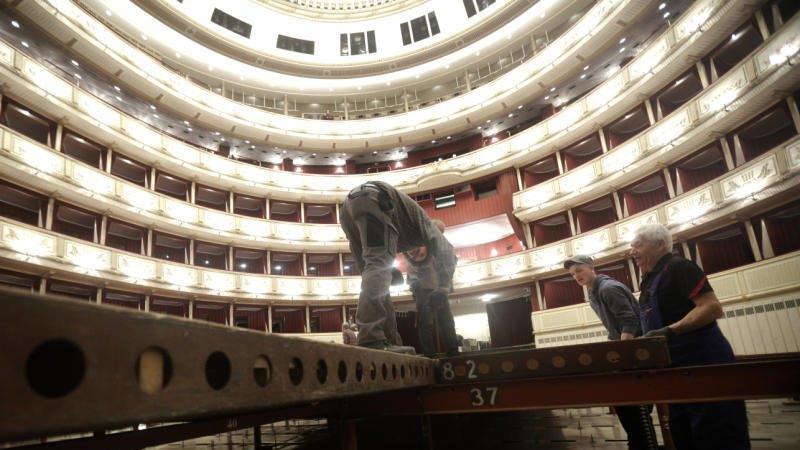 Umbau in der Staatsoper für den Opernball 2014