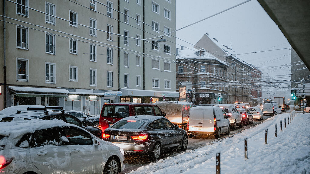 Verschneites Salzburg in den Morgenstunden