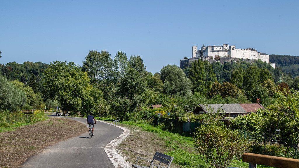 Neuer Rad- und Gehweg am Almkanal
