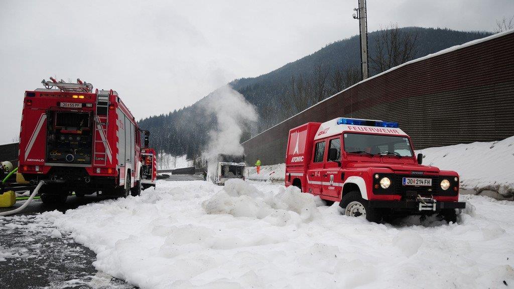 Reisebus in Vollbrand