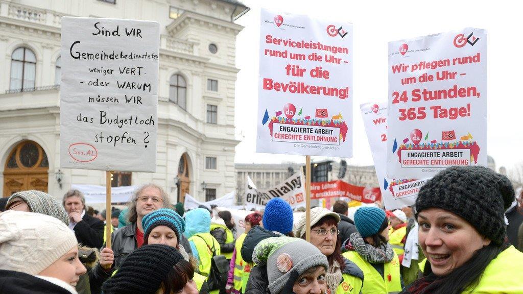 Beamte demonstrieren in Wien