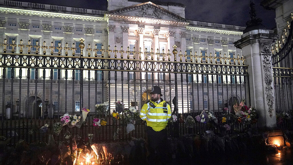Queen Trauer Buckingham Palace