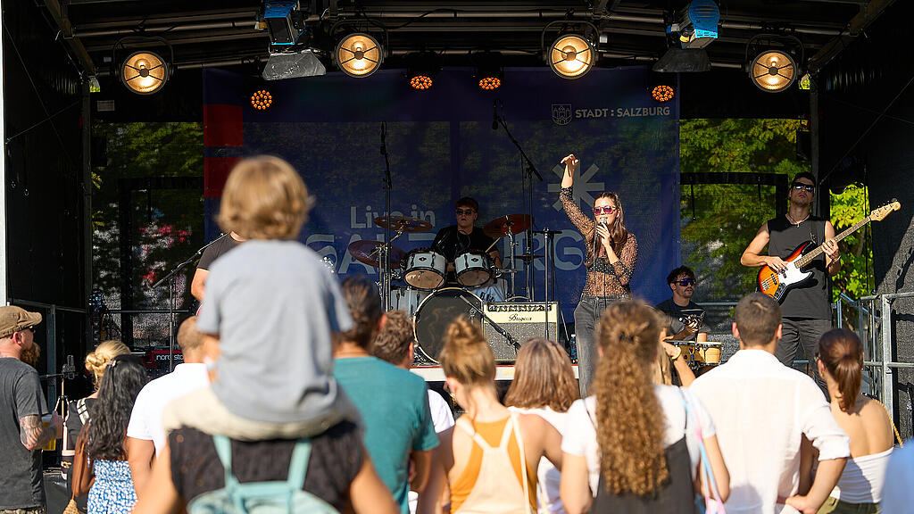 Live in Salzburg, Volksgarten