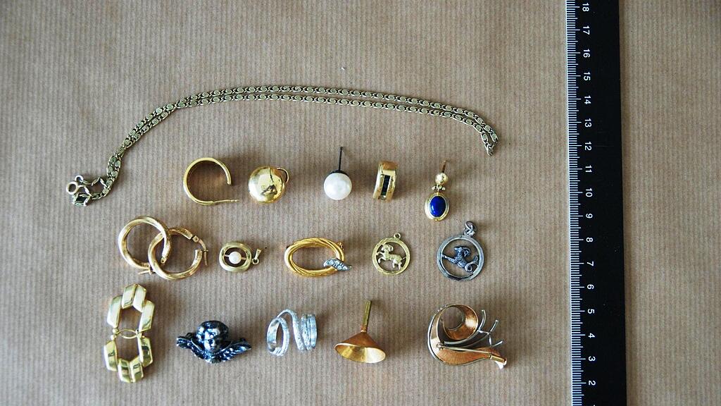 Der Schmuck wurde im Moped des 27-Jährigen gefunden.