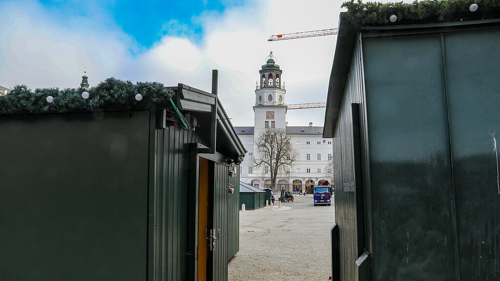 Aufbau Christkindlmarkt II